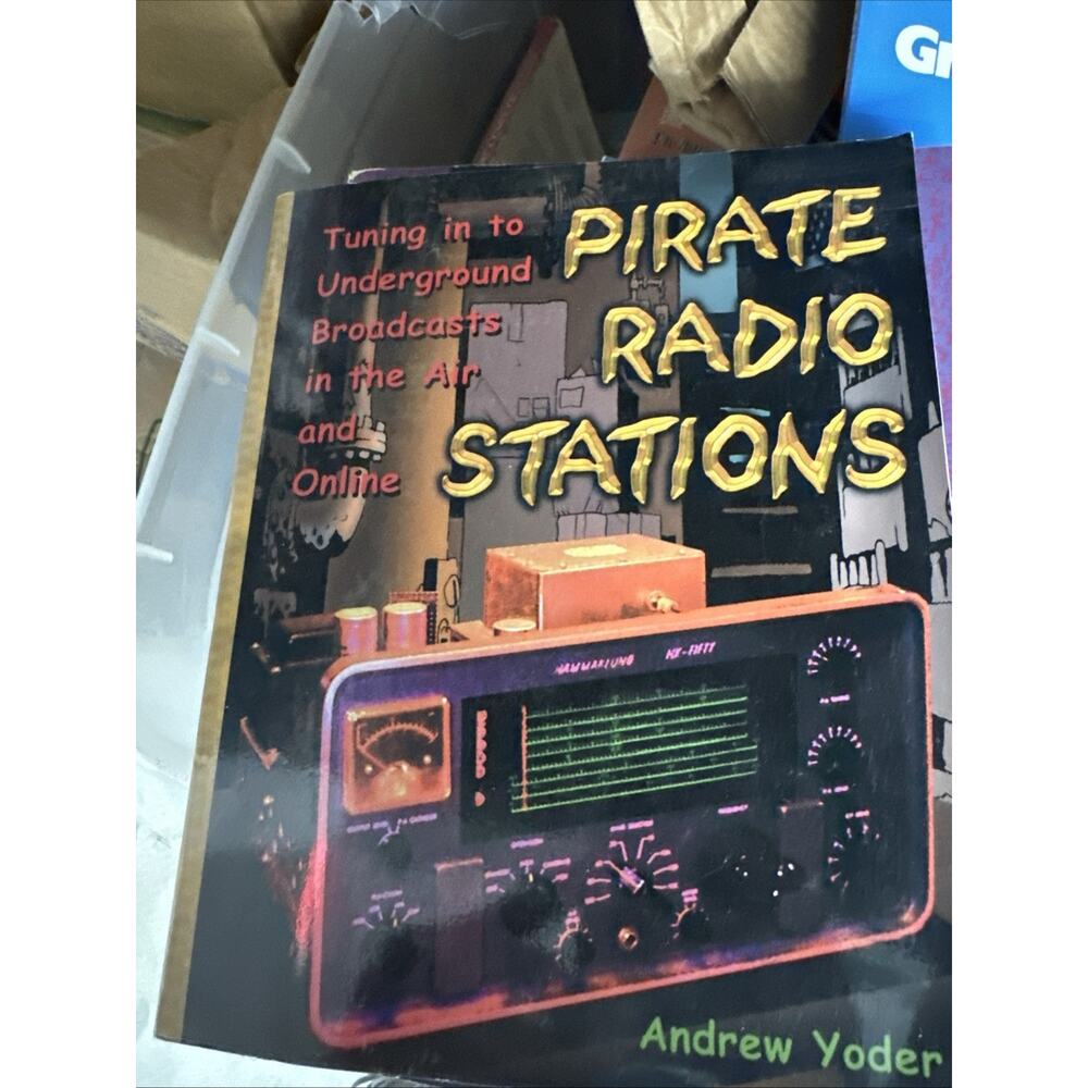 Pirate Radio Stations : Tune-in‎ Underground Broadcasts by Andrew Yoder Luke New